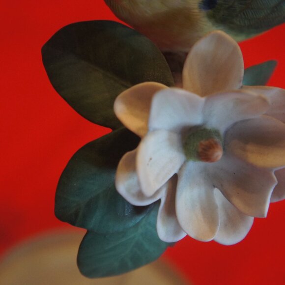 Franklin Mint porcelain African parrot set. On long crystal glass stem - Picture 8 of 9